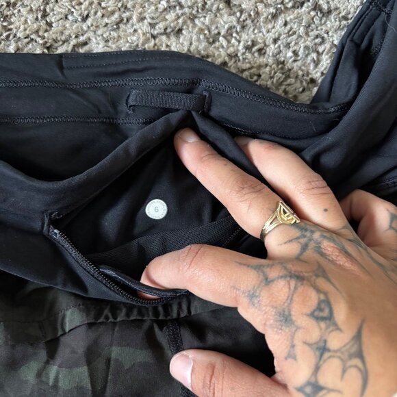 Lululemon Womens Camo Speed Up Shorts Size 6 Black & Green Yoga Running Activewe - Picture 3 of 6